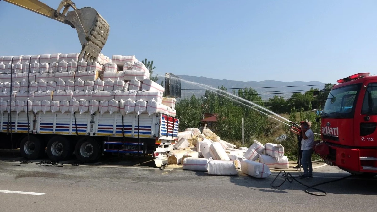 Son dakika haber... Saman yüklü tırda yangın büyümeden söndürüldü