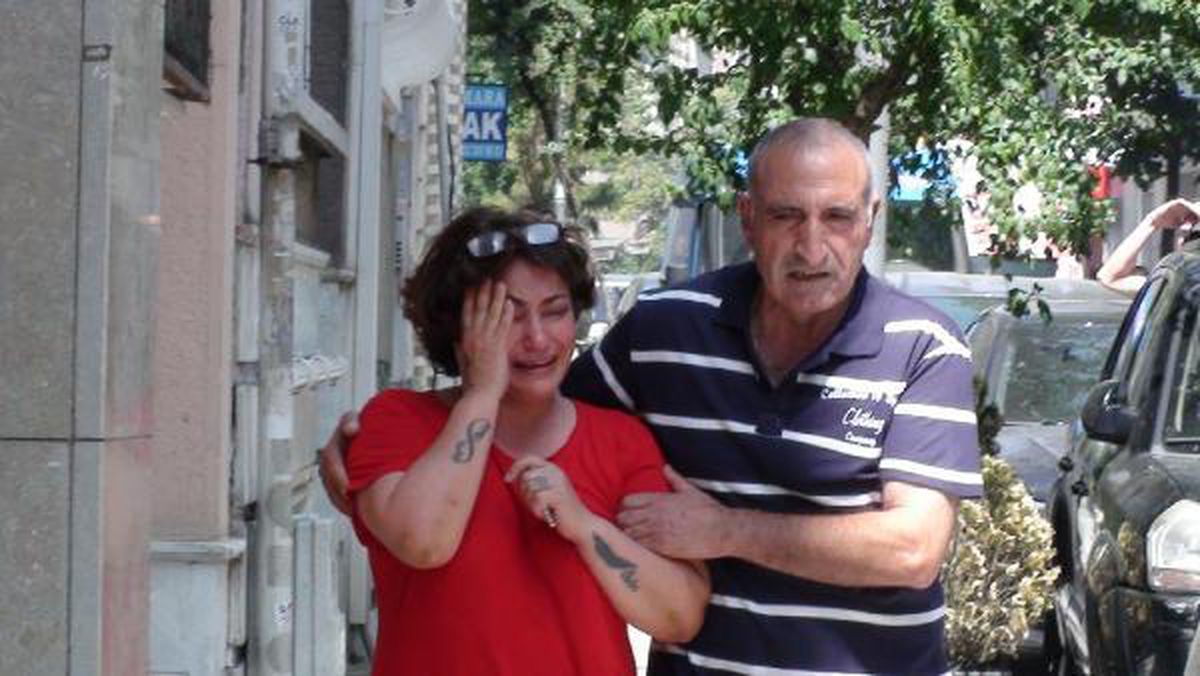 Son dakika haberleri... ŞİŞLİ\'DE TADİLAT YAPILAN DAİREDE YANGIN ÇIKTI; AĞLAYARAK KENDİNİ DIŞARI ATTI