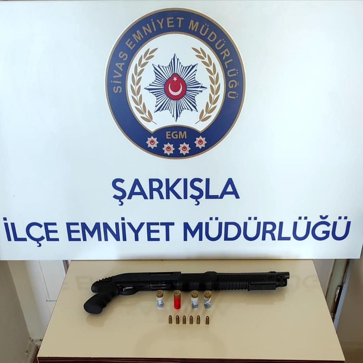 Sivas\'ta polis sokak satıcılarına nefes aldırmıyor