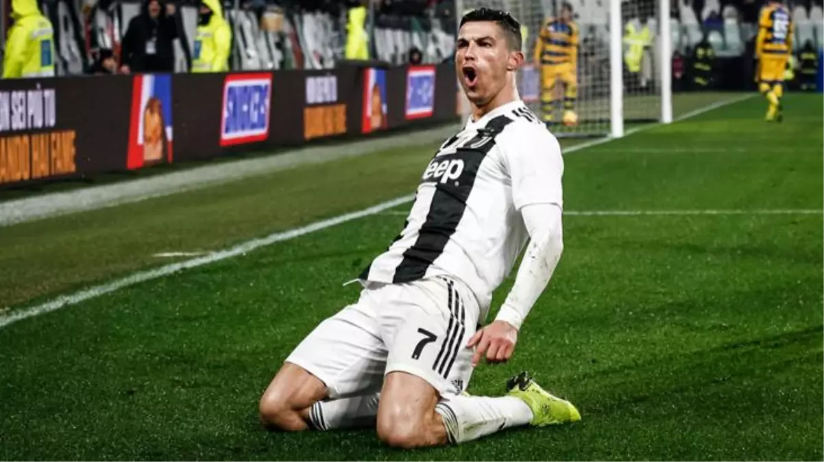 Cristiano Ronaldo, Manchester United\'a transfer oldu