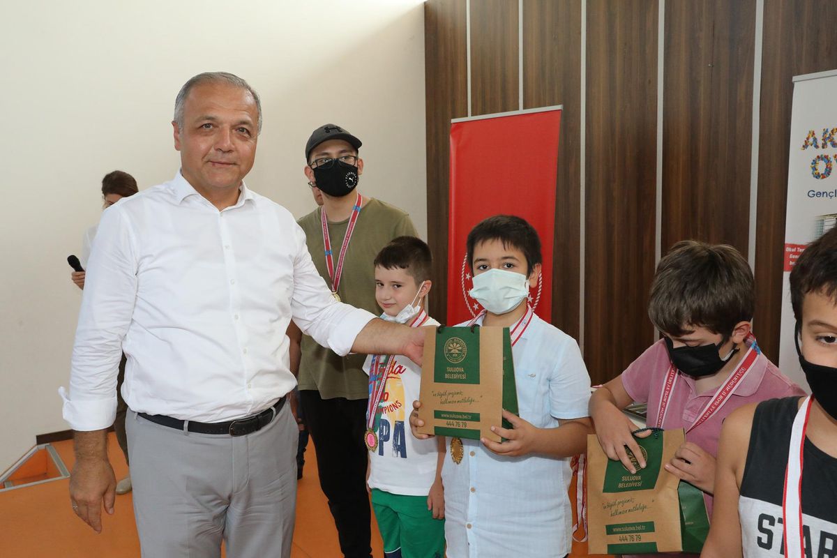Suluova\'da düzenlenen satranç turnuvası ödül töreni düzenlendi