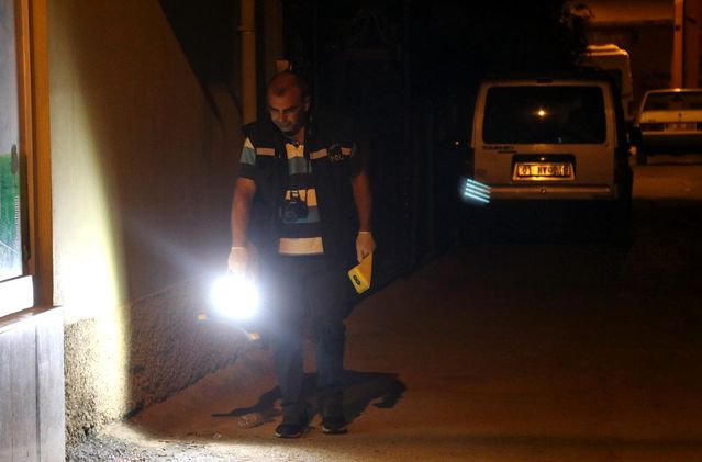 Tartıştığı kişiyi bacaklarından vurarak kaçtı