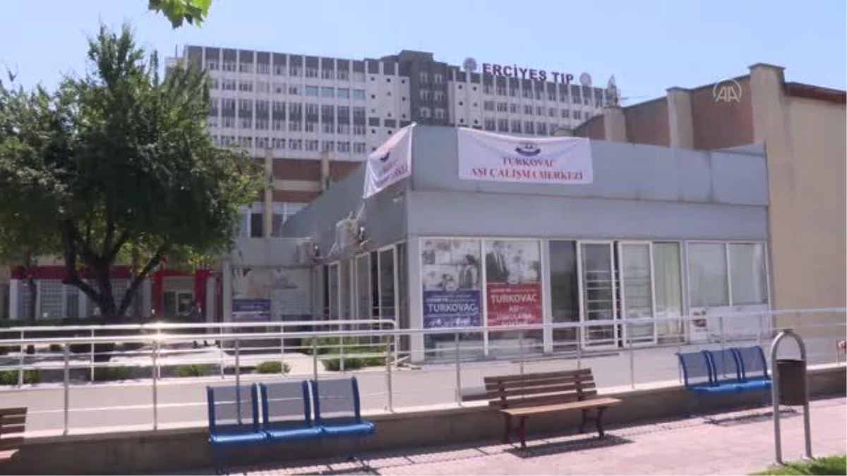 "TURKOVAC" aşısı geliştirildiği Erciyes Üniversitesinde gönüllülere uygulanıyor