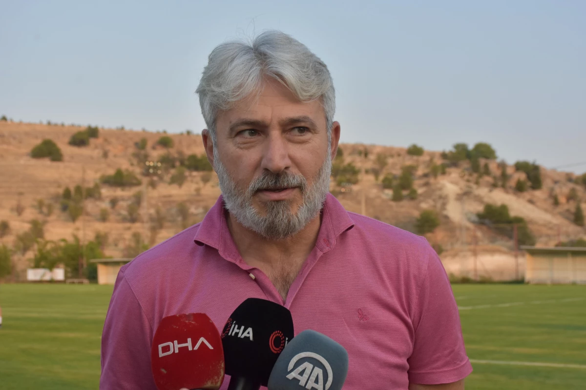 Yeni Malatyaspor Sportif Direktörü Erdoğan: "Malatya\'ya futbolcu getirmek çok zor"