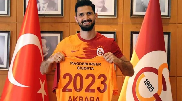 Emre Akbaba, 2023'e kadar uzatılan sözleşmesine rağmen satış listesine koyuldu