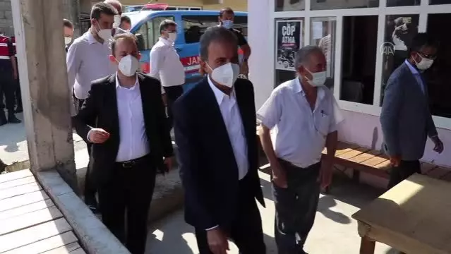 AK Parti'li Ömer Çelik, orman yangınından etkilenenlerle bir araya geldi