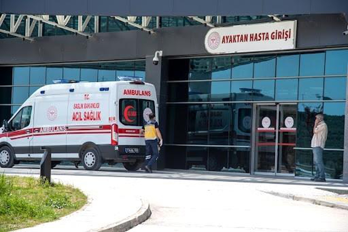 Alüminyum pres makinesine ayağını sıkıştıran işçi yaralandı