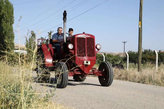 Ankaralı çiftçi baba yadigarı 70 yıllık traktörüne gözü gibi bakıyor