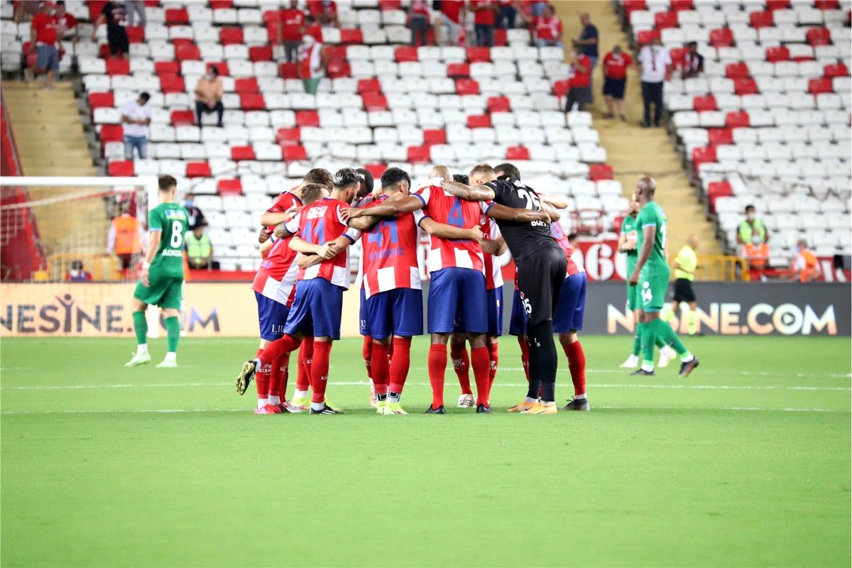 Antalyaspor 10 maçlık galibiyet hasretine son verdi