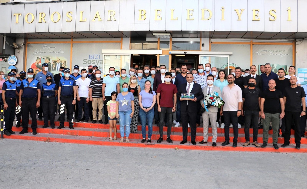 Başkan Yılmaz\'a personelinden coşkulu karşılama