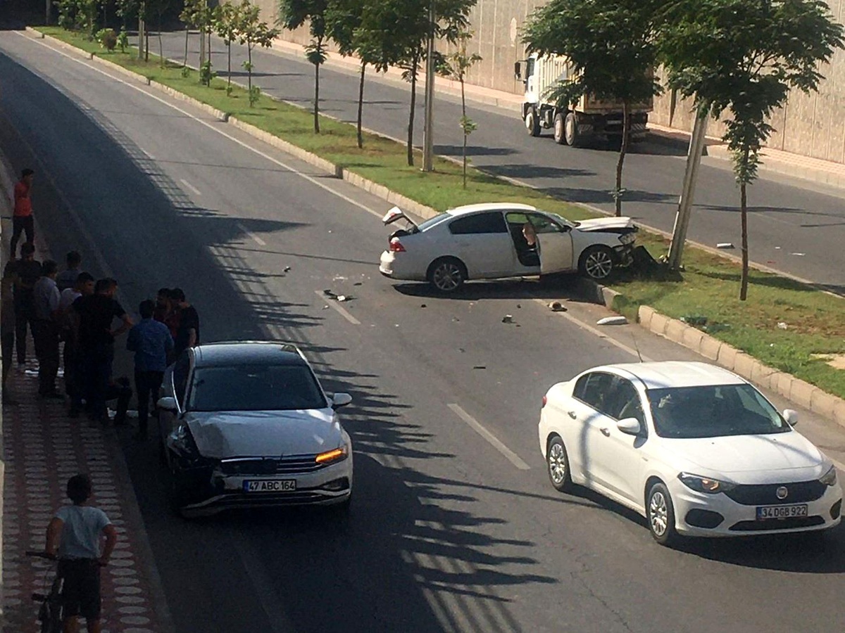 Batman köprülü kavşakta kaza: 3 yaralı