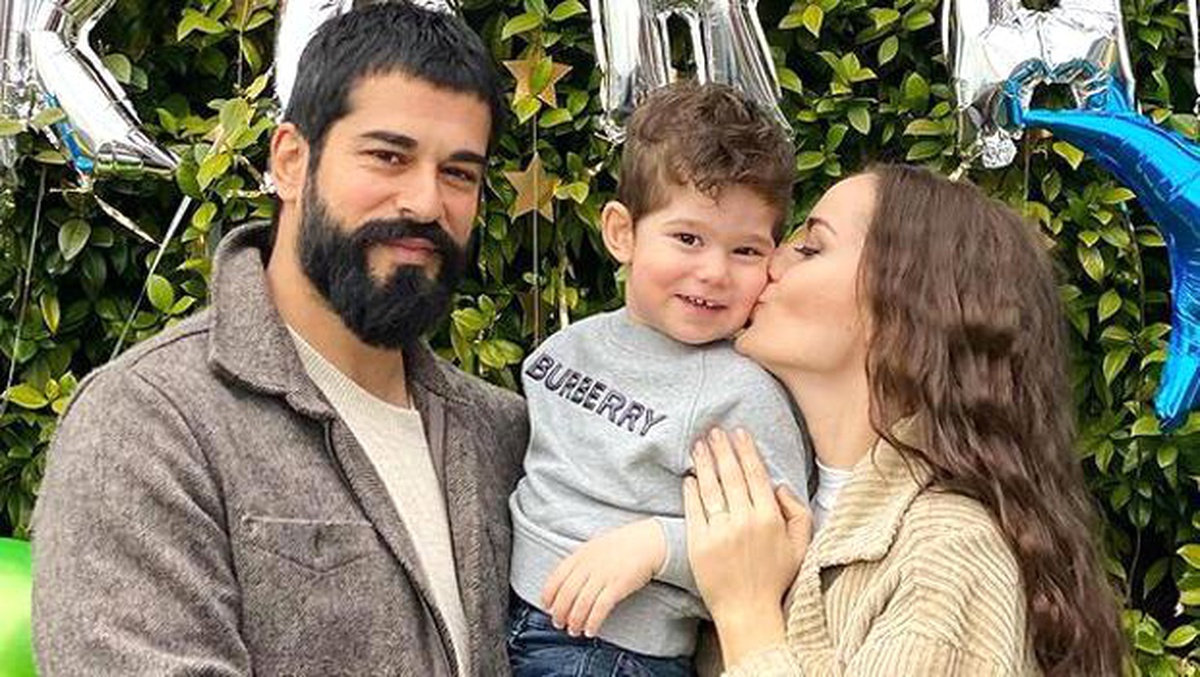 Burak Özçivit ve Fahriye Evcen çözümü buldu! Yeni dadıya bin dolar...