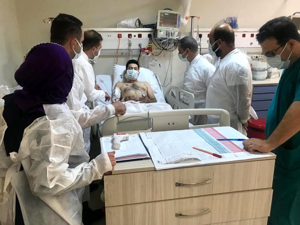 Son dakika haber... Diyarbakır\'da silahlı saldırının ortasında kalan diş hekimi ve oğlunun tedavisi sürüyor