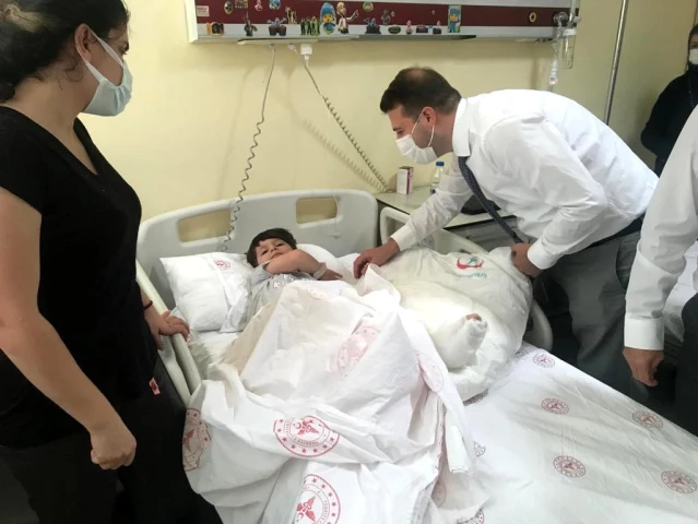 Son dakika haber... Diyarbakır'da silahlı saldırının ortasında kalan diş hekimi ve oğlunun tedavisi sürüyor