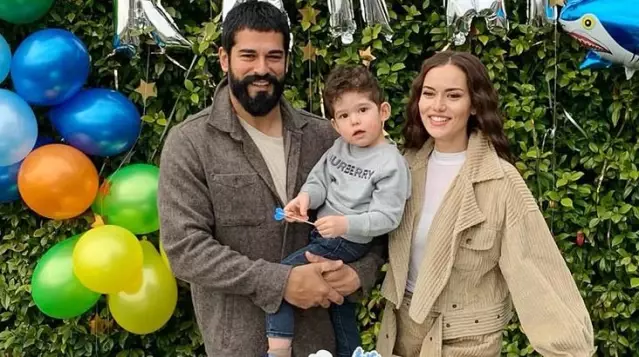 Fahriye Evcen ve Burak Özçivit çifti, oğulları için ikinci bir dadı tuttu! Aylık maaşı dudak uçuklattı Fahriye Evcen ve Burak Özçivit çifti, oğulları için ikinci bir dadı tuttu! Aylık maaşı dudak uçuklattı