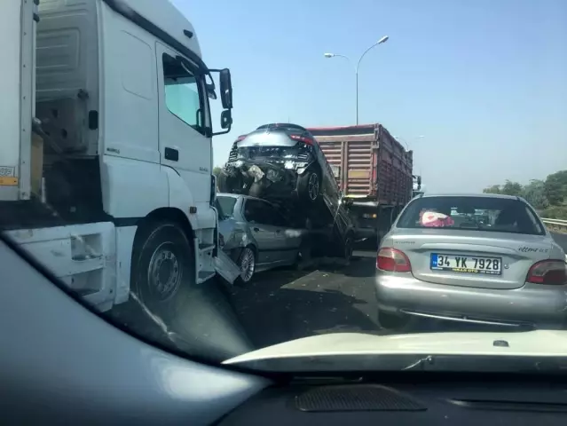 Hadımköy TEM otoyolu Çatalca istikametinde zincirleme kaza