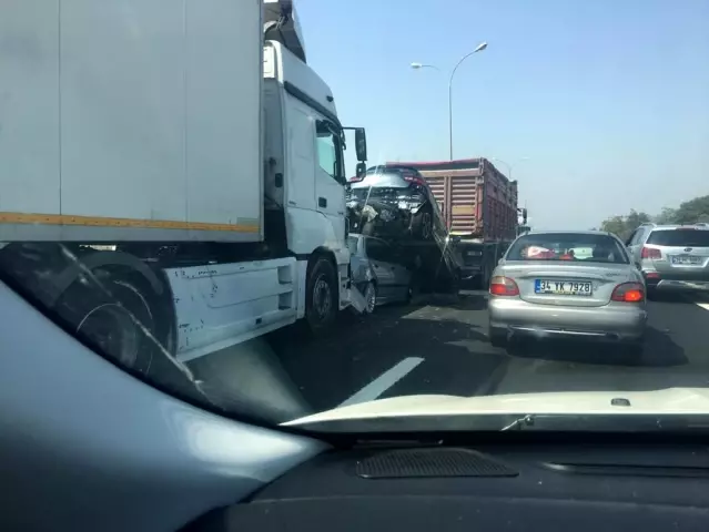 Hadımköy TEM otoyolu Çatalca istikametinde zincirleme kaza