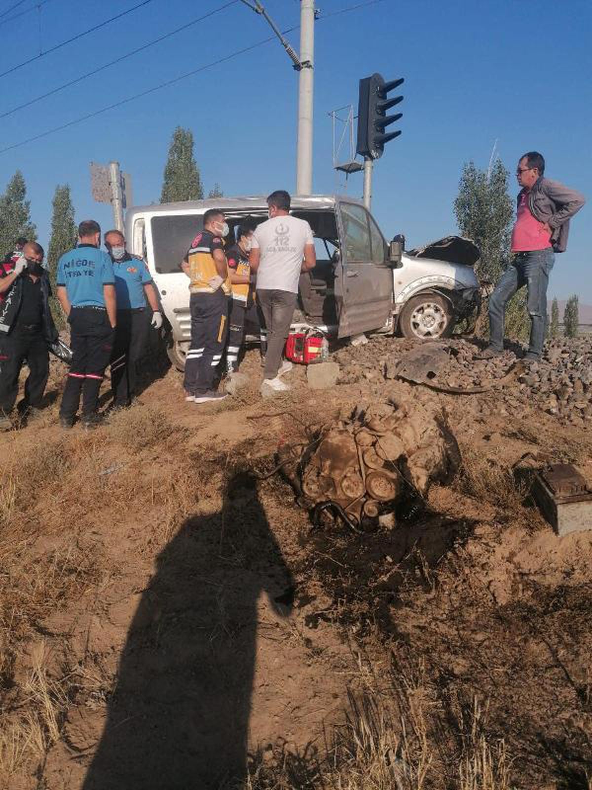 Hafif ticari araç takla attı; sürücü yaralandı, eşi öldü