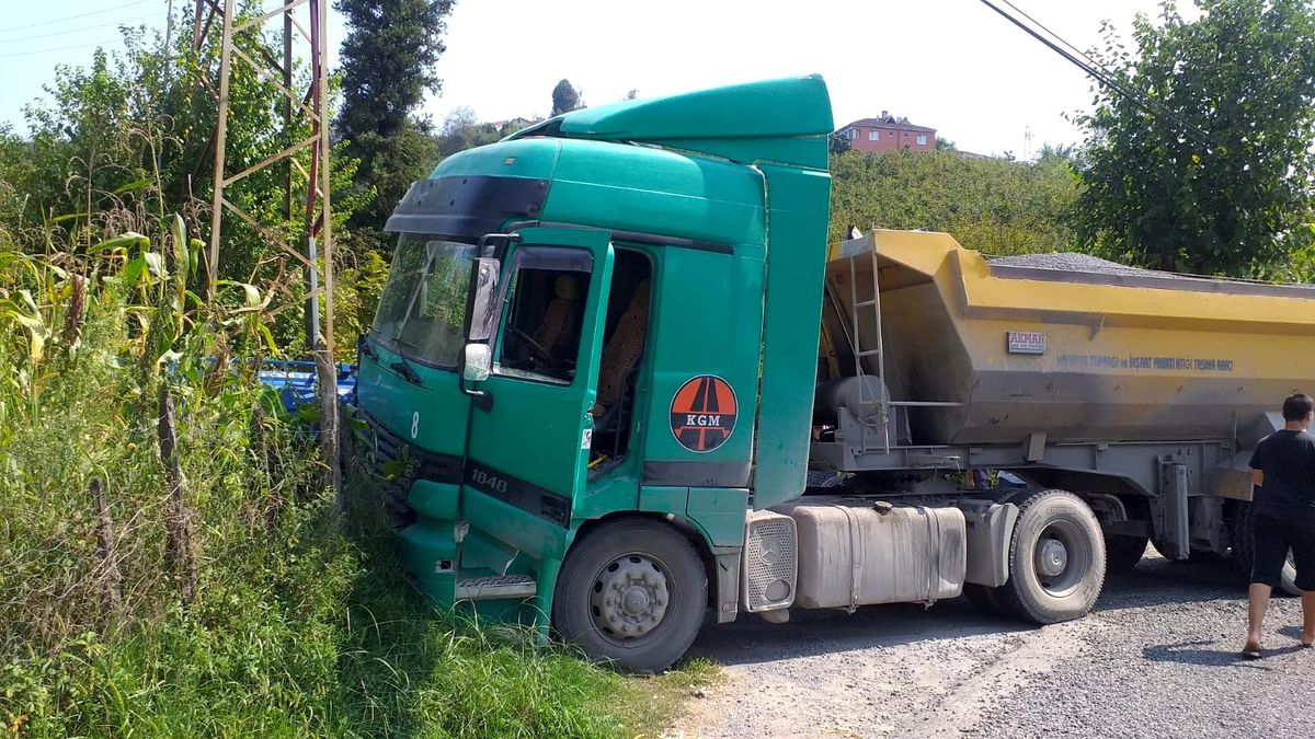 Hafriyat kamyonu ile patpat çarpıştı: 1 yaralı