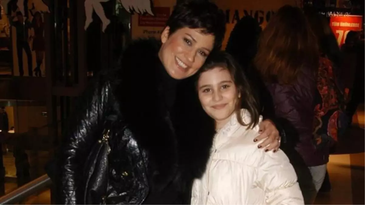 İclal Aydın\'ın 19 yaşındaki kızı Zeynep Lal Başbuğ, güzelliği ile adından söz ettiriyor