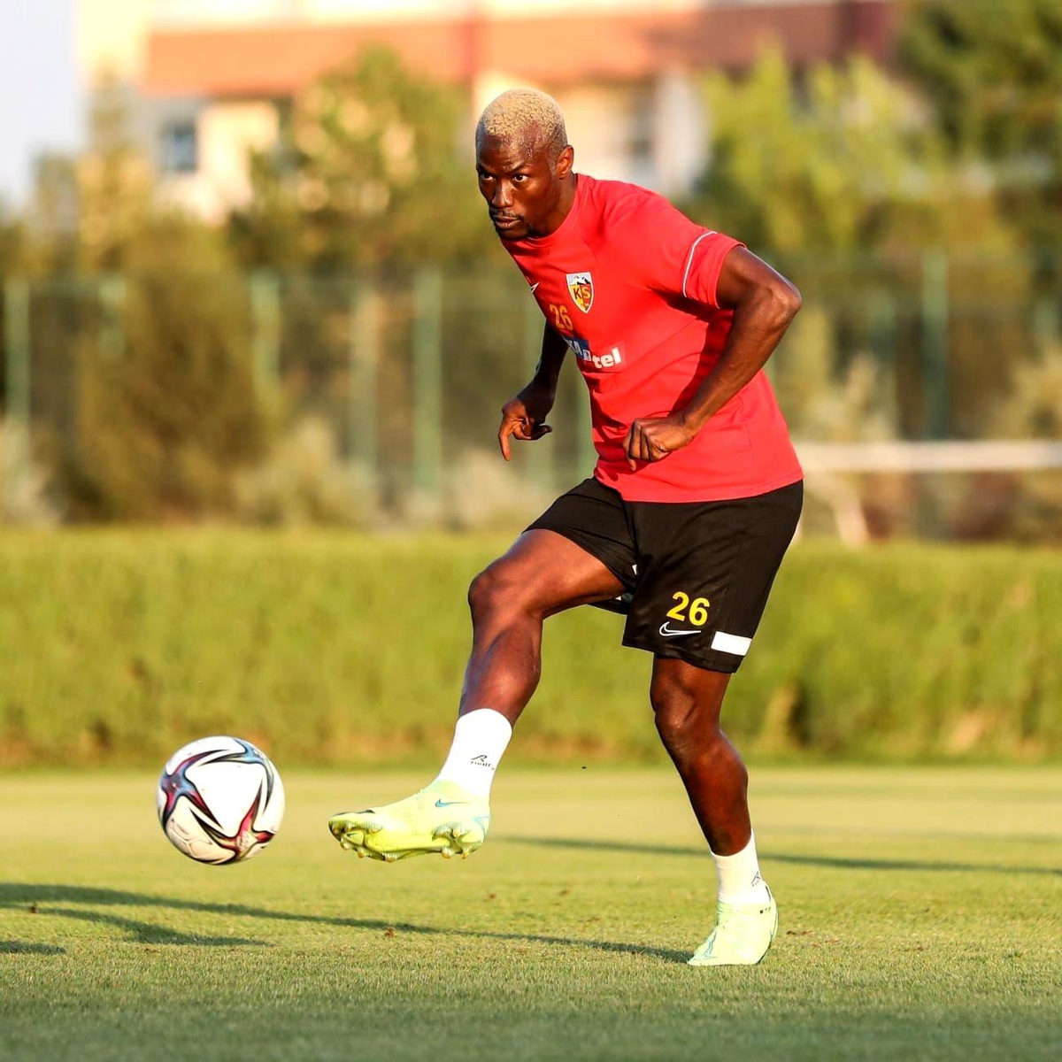 Kayserispor\'da Mame Thiam\'ın lisansı çıktı