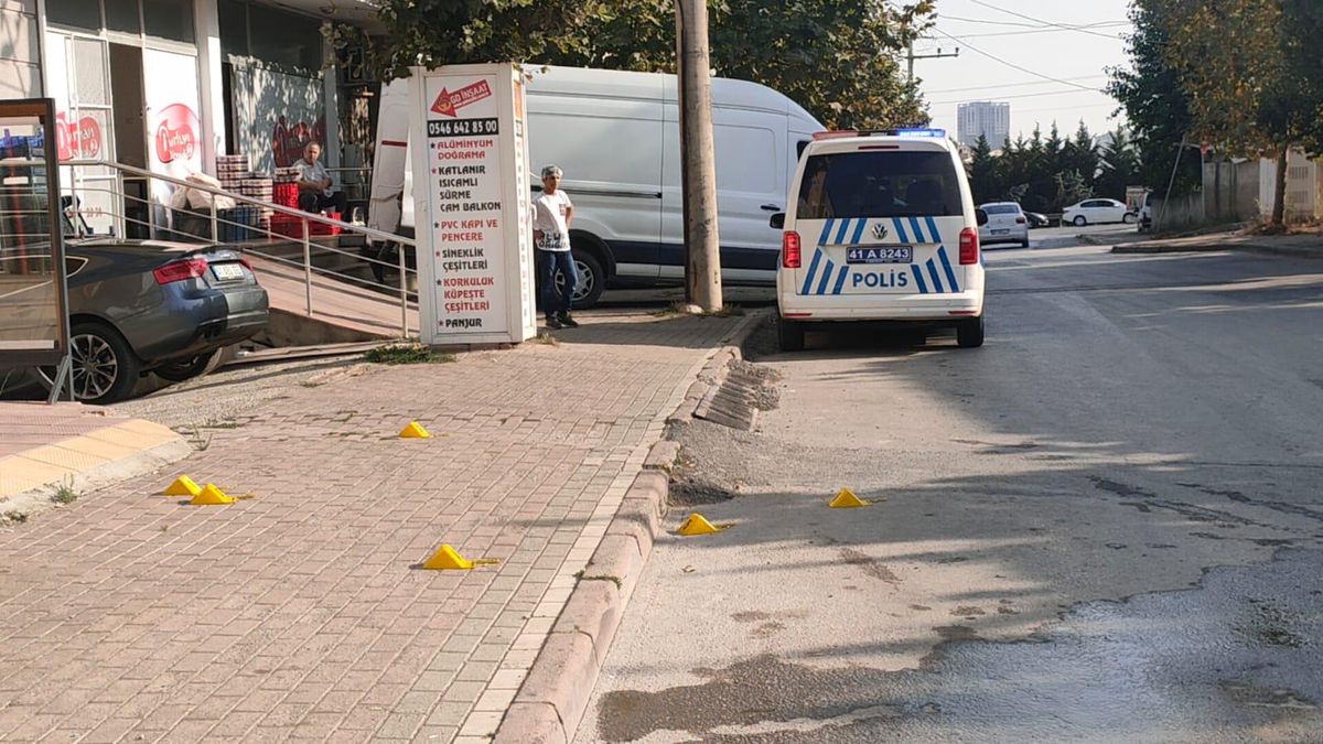 Kocaeli\'de bir iş yerini kurşunladıkları iddia edilen şüpheliler aranıyor