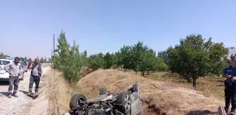 Malatya'da direğe çarpan otomobil takla attı: 4 yaralı