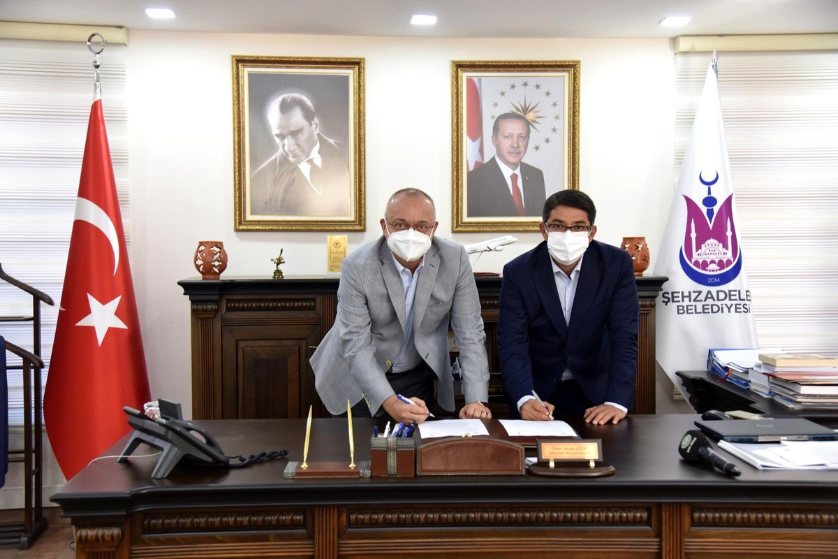 Manisa\'da çarşı esnafının beklediği projede imzalar atıldı