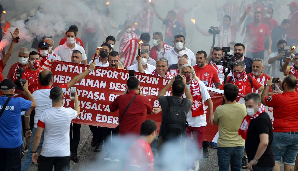 Muratpaşa Belediyesi\'nin,Antalyaspor Taraftarı Lokali açıldı