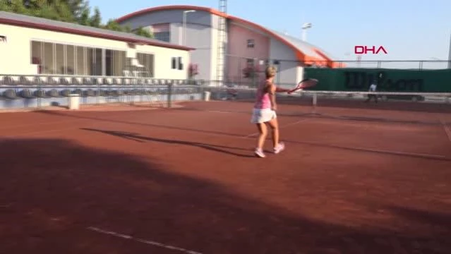 Süper Senyör Dünya Tenis Şampiyonası'nda ülkemizi 67 yaşındaki Tülay Mungan temsil edecek