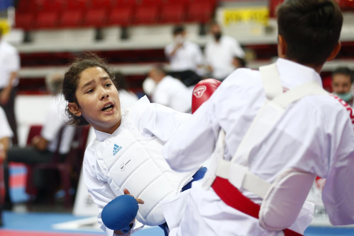 Türkiye Yıldızlar Karate Şampiyonası, Kayseri\'de sürüyor