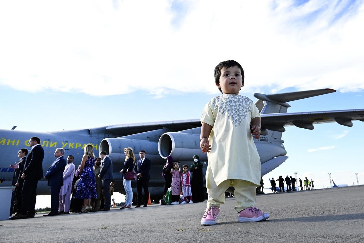 Ukrayna yaklaşık 360 kişiyi Afganistan\'dan tahliye etti