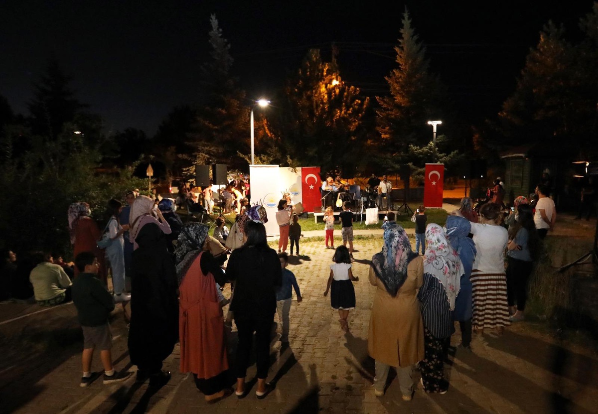 Van Büyükşehir Belediyesi\'nden \'Kültür ve sanat şöleni\' etkinlikleri