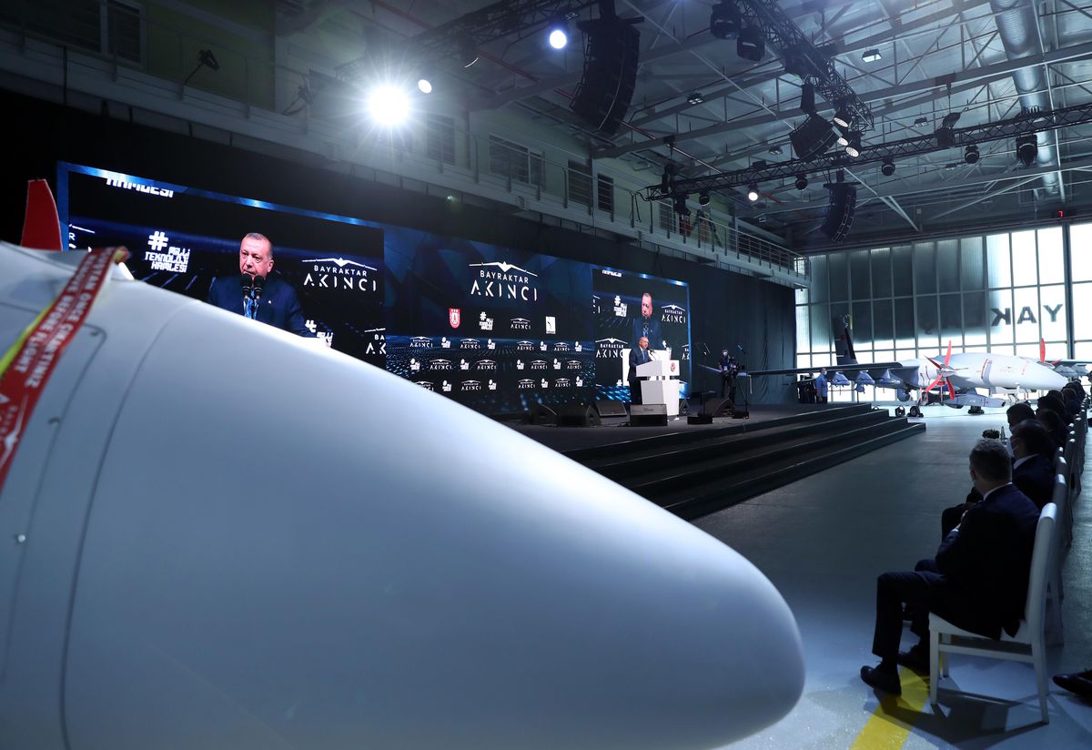 Cumhurbaşkanı Erdoğan: "(Kısa pistli uçak gemilere inebilen SİHA) İnşallah bunu da başararak SİHA\'larımızı deniz aşırı görevlerde de kullanabilecek...