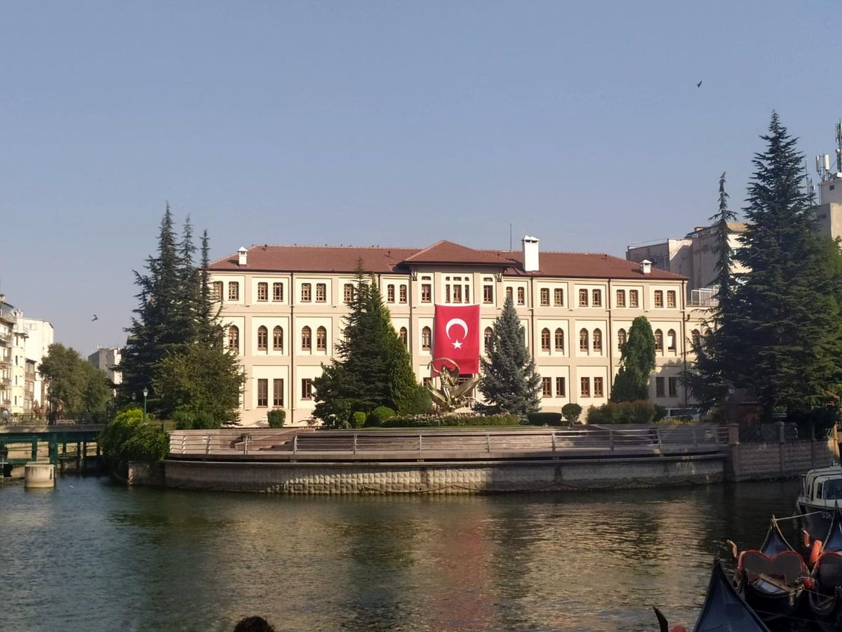 Eskişehir bayraklarla donatıldı