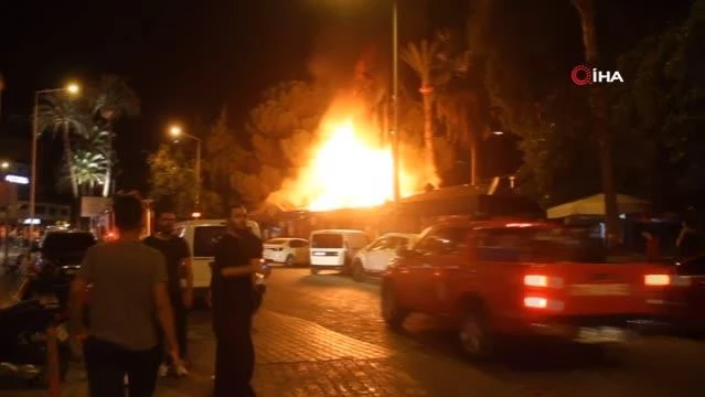 Fethiye'de iki kafe alev alev yandı