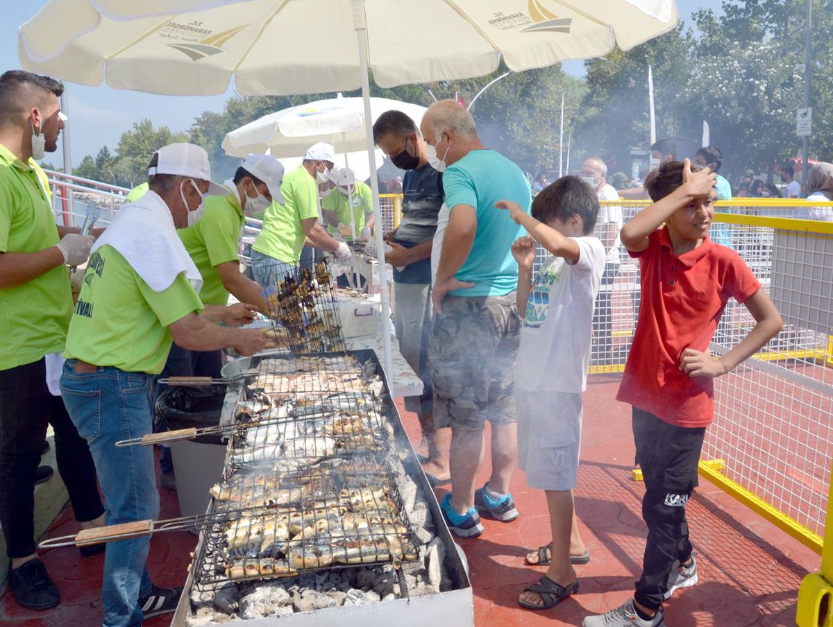 Son dakika haberleri! Gölcük\'te çıkan çatı yangını söndürüldü