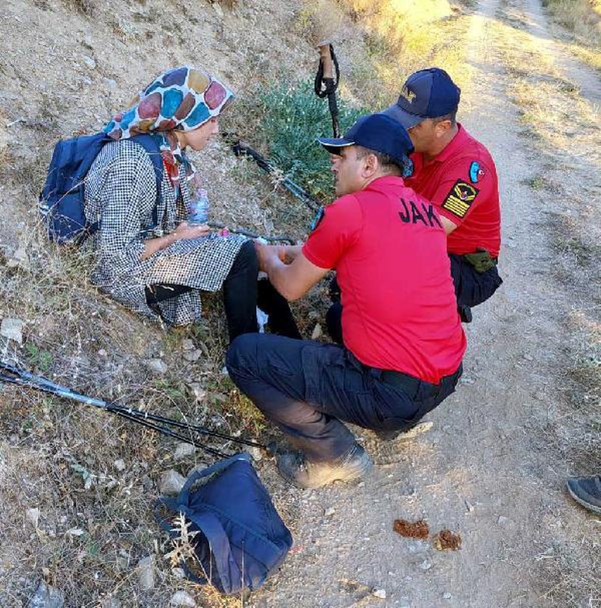 Hayvan otlatmaya gittiği dağda kaybolan genç kız, 7 saatte bulundu