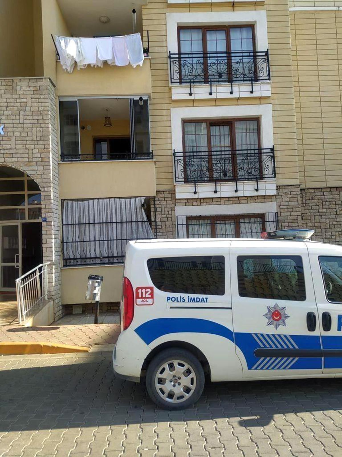 Hırsızlar gazetecilerin yaşadığı siteyi hedef aldı