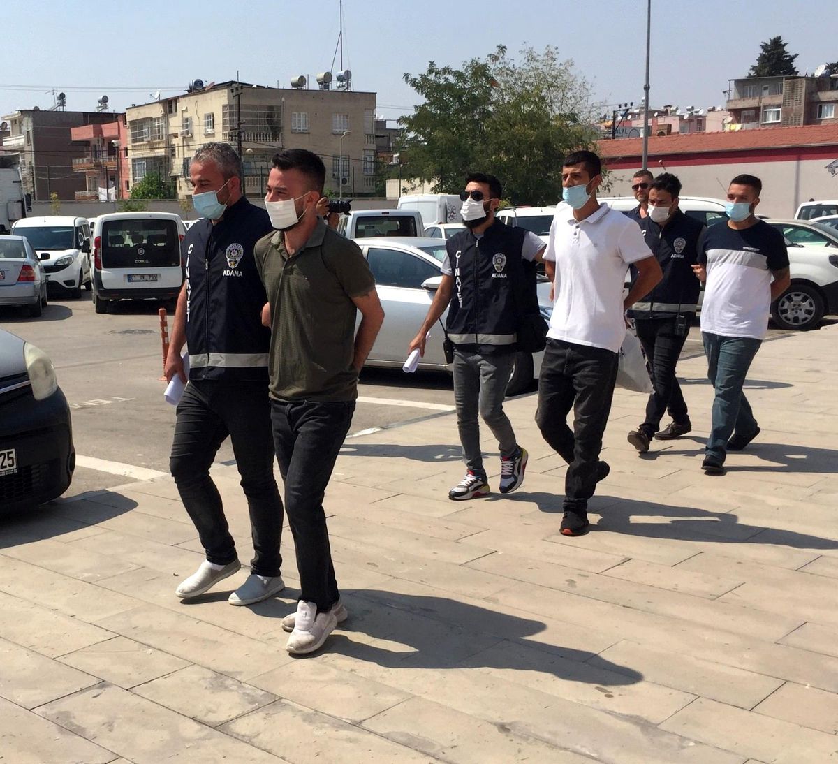 Kendini ihbar ettiğini öne sürdüğü şahsı bıçakladı