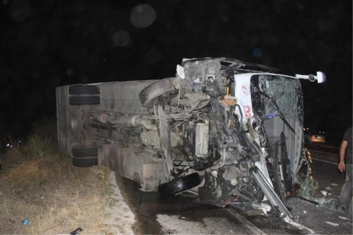 Manisa\'daki kazada ölen 4 kişi toprağa verildi - 4 KİŞİNİN ÖLDÜĞÜ KAZANIN GÖRÜNTÜLERİ ORTAYA ÇIKTI