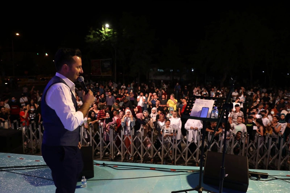 Melikgazi\'nin klasik otomobil festivali dolu dizgin devam ediyor
