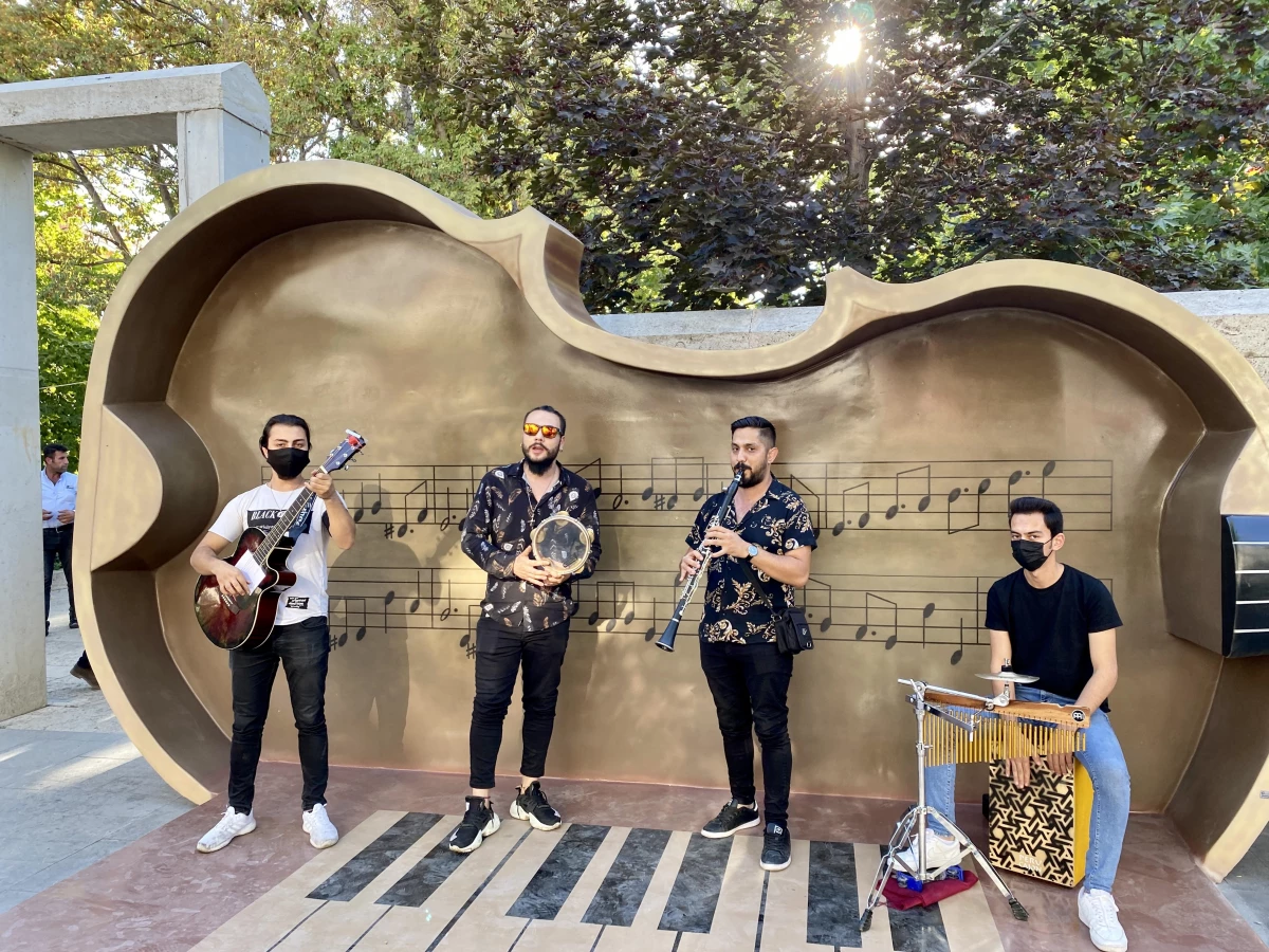 "Müzik şehri" Kırşehir\'de sokak sanatçıları için "müzik durakları" oluşturuldu