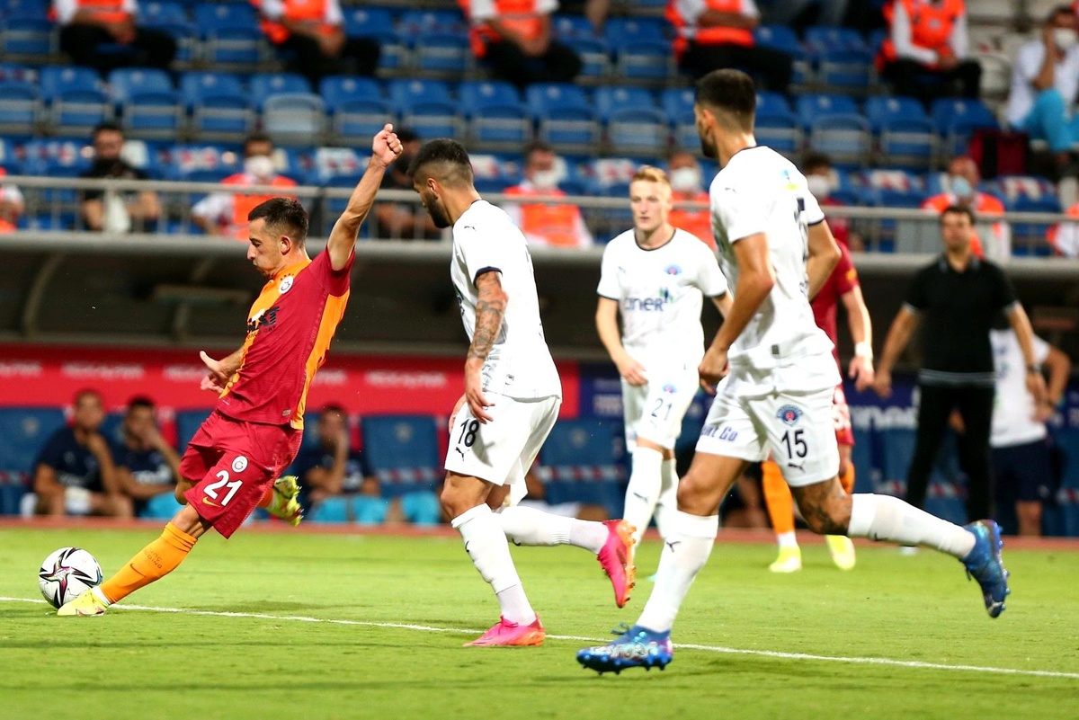 Olimpiu Morutan, Galatasaray kariyerine asistle başladı