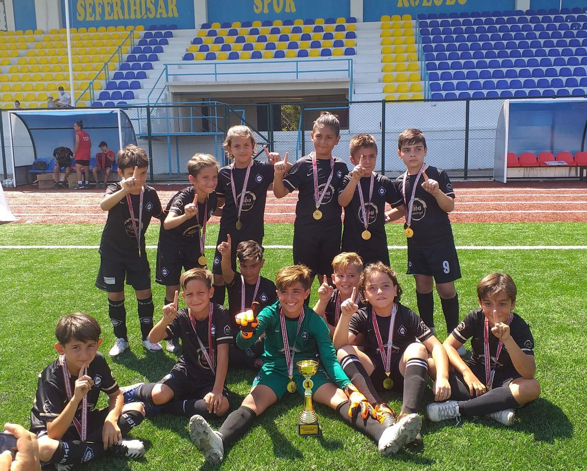 Seferihisar U 11 Teos 30 Ağustos Zafer Kupası\'nı Altay kazandı