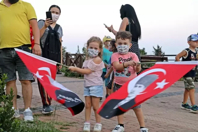 Antalya'da 'HES' kodlu Fener Alayı Antalya'da 'HES' kodlu Fener Alayı