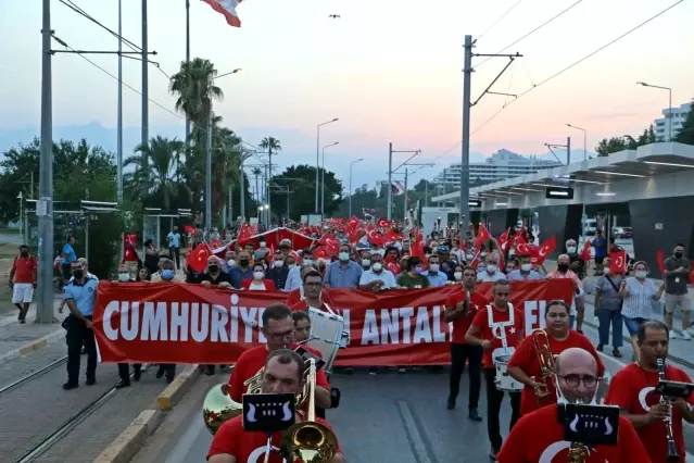 Antalya'da 'HES' kodlu Fener Alayı Antalya'da 'HES' kodlu Fener Alayı