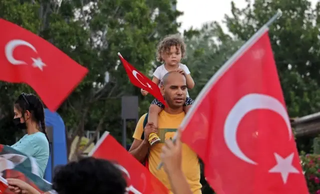 Antalya'da 'HES' kodlu Fener Alayı Antalya'da 'HES' kodlu Fener Alayı