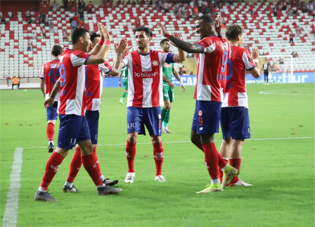 Antalyaspor\'un bu sezonki 4 golünün 3 golü penaltıdan