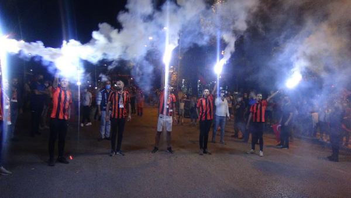 Bandırma\'da 5 bin kişi fener alayında yürüdü